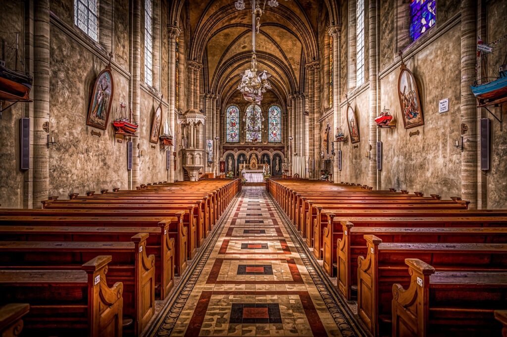 Das Christentum wird überflüssig 2 ddzphoto pixabay kirche innen