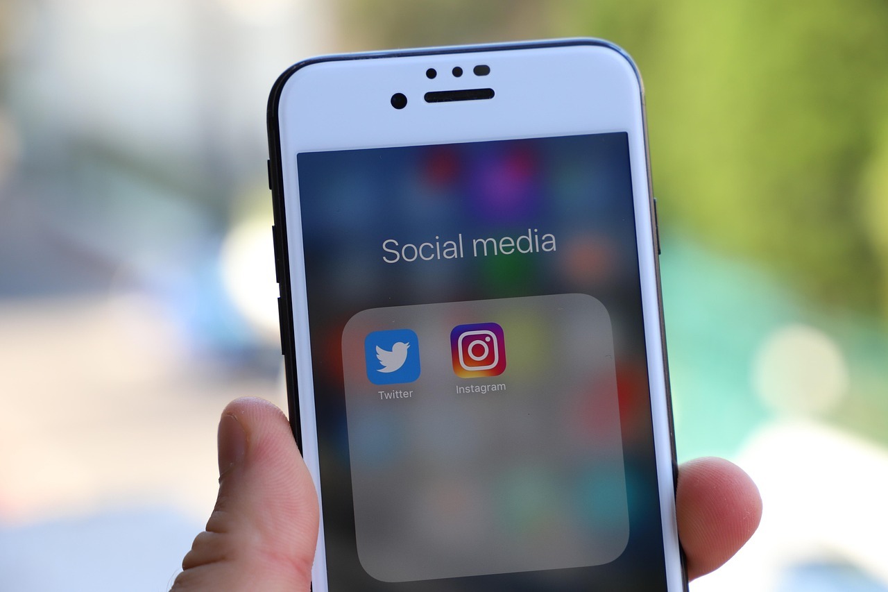 #15 Unser Umgang mit sozialen Netzwerken 7 MrJayW pixabay handy