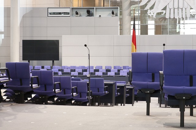 #37 Die Macht des Lobbyismus 3 Tobias Golla Bundestag