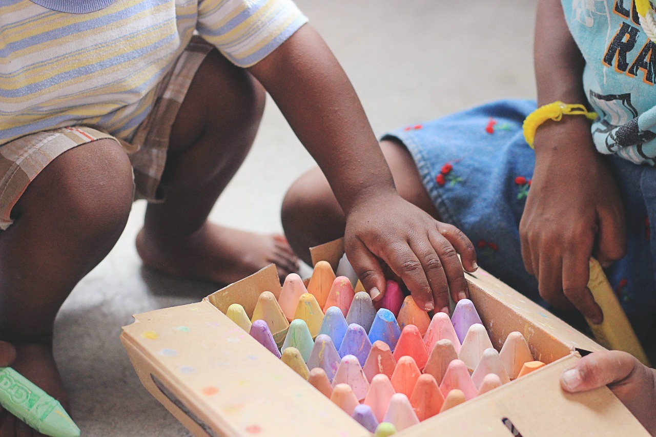 Vermeintliche Gefahren für Kinder gleichgeschlechtlicher Eltern 7 people 2576017 1280